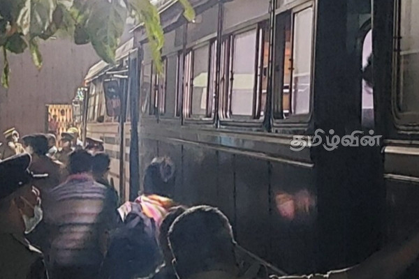காப்பாற்றப்பட்ட ரோகிங்கியர்கள் யாழ். சிறையில்: மிரிஹான குடிவரவுத் தடுப்பு மையத்துக்கு மாற்ற உத்தரவு (Photos) | Saved Rohingyas Jaffna In Jail Ordered