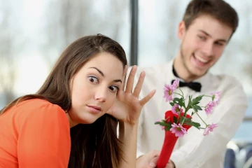 சுட்டு போட்டாலும் ரொமன்ஸ் வராத ஐந்து ராசிக்காரர்கள்!