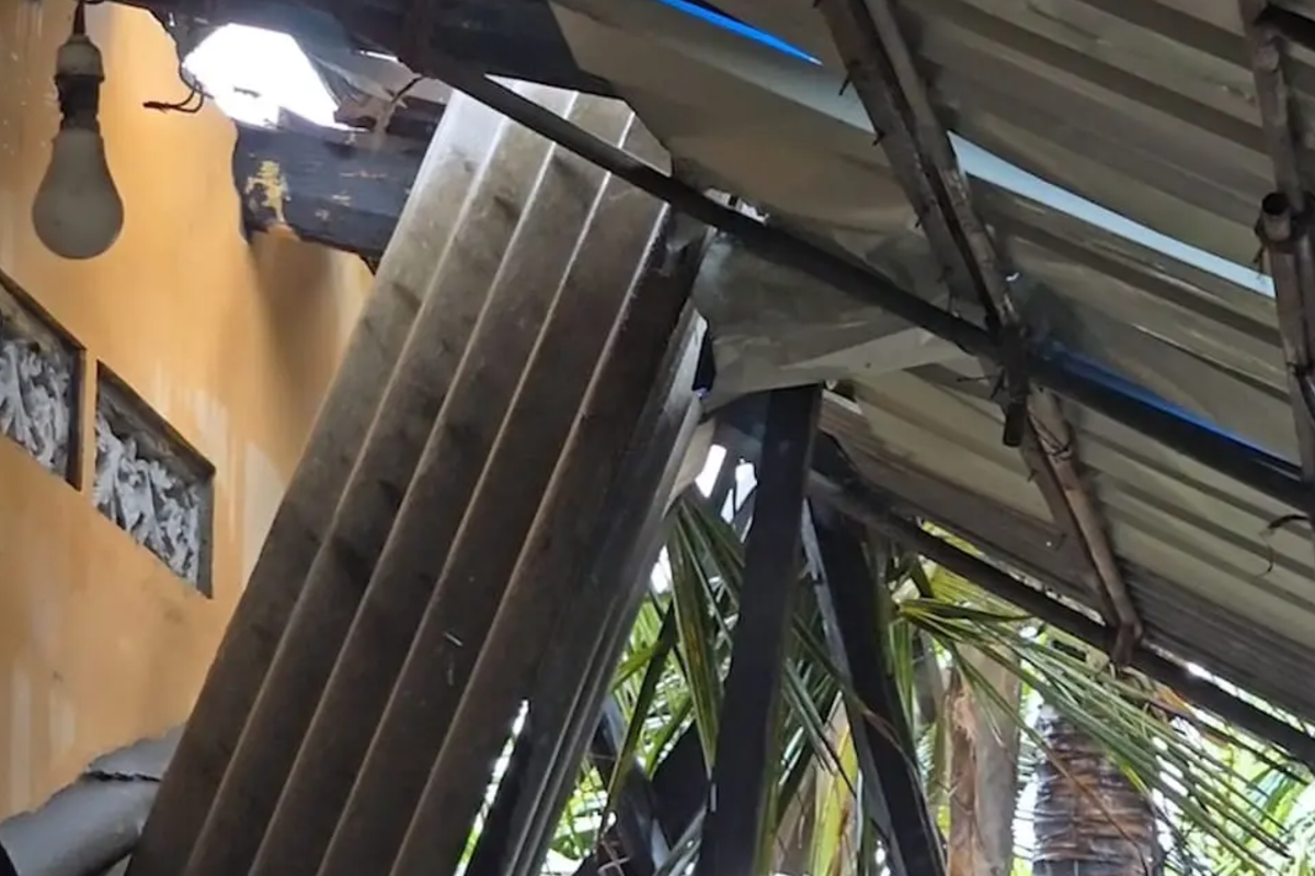 நள்ளிரவில் தாக்கிய இடி மின்னல்; மன்னாரில் வீடுகள் சேதம்! | Houses Damaged In Mannar Due To A Lightning Strike
