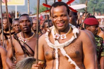 ஒவ்வொரு ஆண்டும் ஒரு பெண்ணை திருமணம் செய்த மன்னர்!