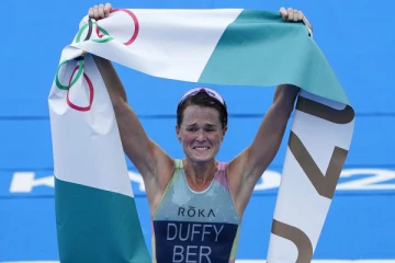 ஒலிம்பிக்கில் பங்கேற்றதோ இரண்டு வீரர்கள்! தங்கம் வென்று சாதனை படைத்த குட்டி நாட்டை பற்றி தெரியுமா?