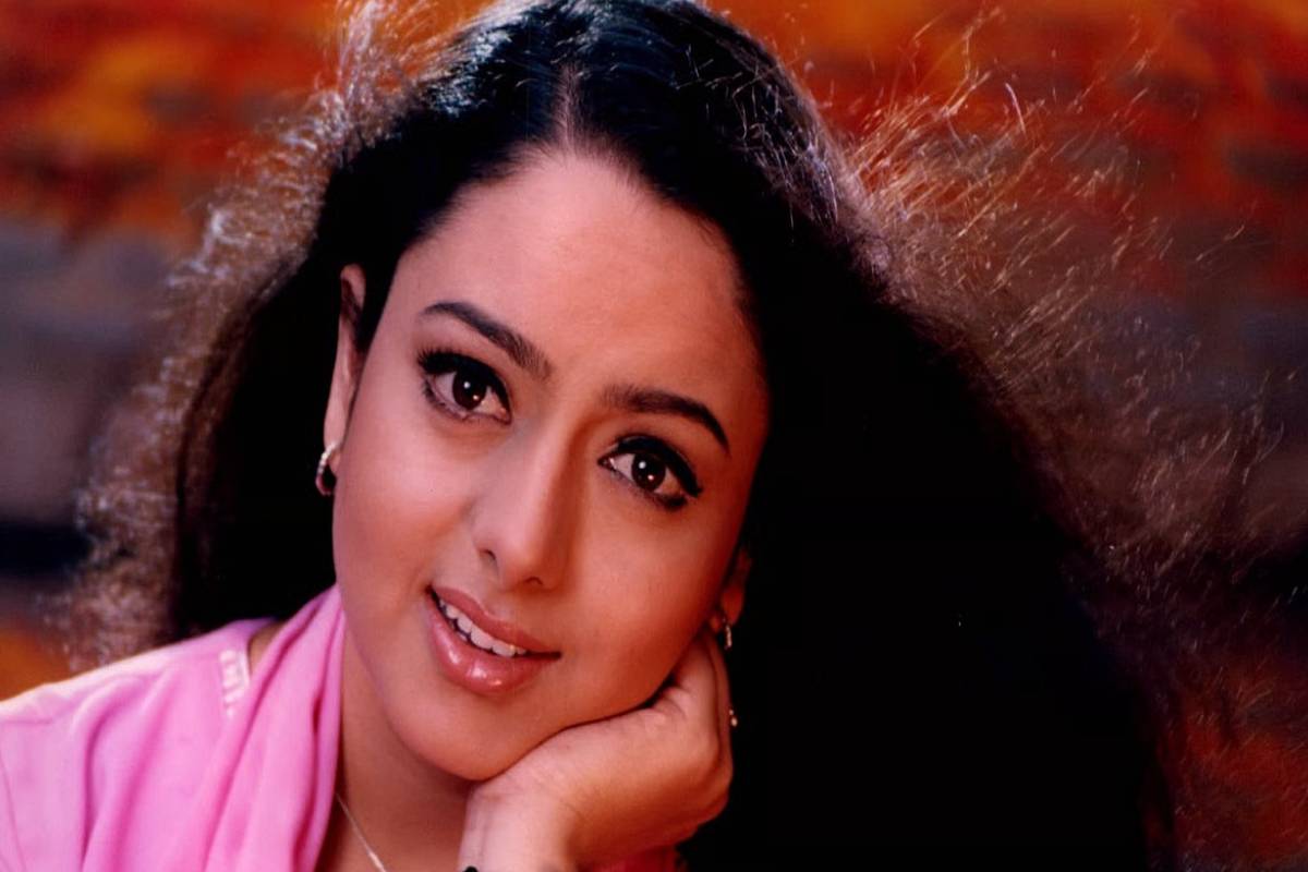 2 மாத கர்ப்பிணி - நொடிப்பொழுதில் வெடித்த விமானம்... சௌந்தர்யாவின் சோக கதை | Tamil Actress Dies 2 Months Pregnant Sad Story