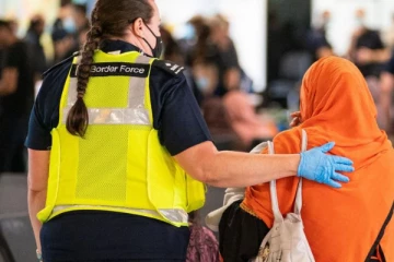 பிரித்தானியாவில் புலம்பெயர்ந்தோரின் பிள்ளைகள்கூட நாடுகடத்தப்படும் அபாயம் ; இலங்கையர்களின் நிலை என்ன?