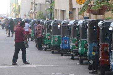 தாயா இல்லை பேயா? ஓட்டோ சாரதியை ஏமாற்றி குழந்தைகளை தவிக்கவிட்டுச்சென்ற பெண்