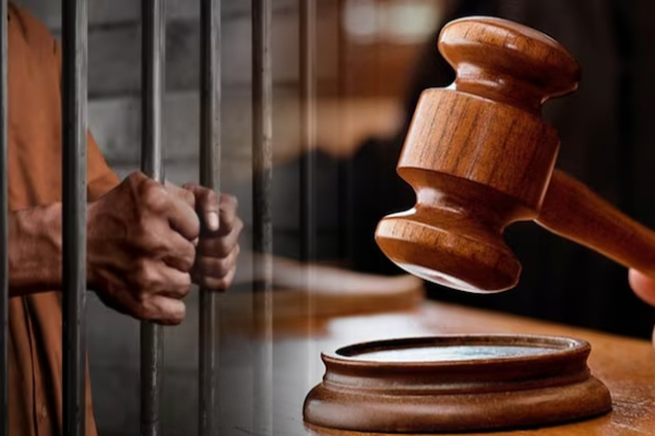 நெருங்கும் பொதுத்தேர்தல்; முன்னாள் பிரதமருக்கு 10 ஆண்டுகள் சிறை - நீதிமன்றம் அதிரடி! - தமிழ்நாடு