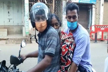 ஆம்புலன்ஸ் இல்லை: இறந்த தாயின் உடலை மோட்டர் சைக்கிலில் எடுத்துச் சென்ற மகன்