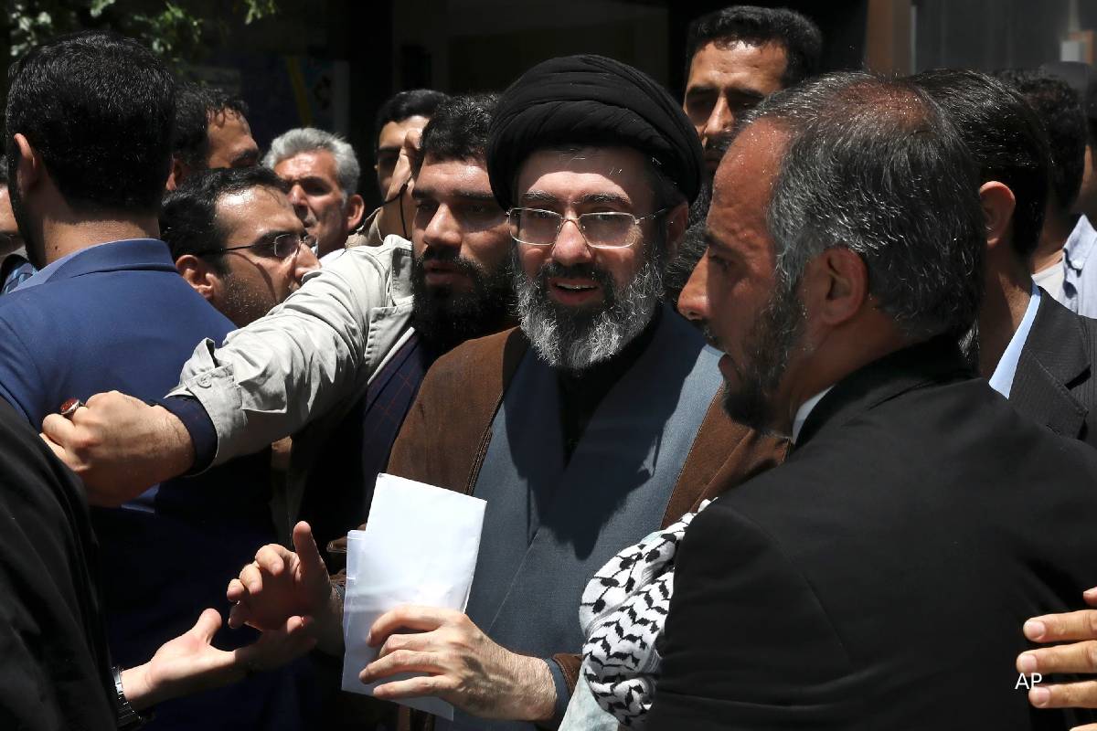 புடினின் தனிப்பட்ட அழைப்பு... ஈரானின் புதிய உயர் தலைவருடன் வெளியேறிய ரஷ்ய இராணுவ விமானம் | Iran New Leader In Russia