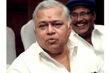 இதெல்லாம் ஏன்பா... திரைப்பட கருத்துக்களை திரையரங்குகளிலேயே விட்டுவிடுங்கள் - நடிகர் ராதாரவி