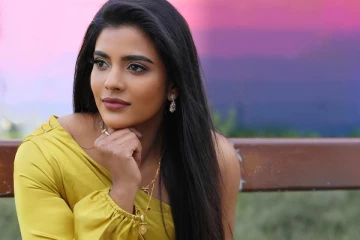 இனி ஹோம்லி நடிகைனு சொல்லமுடியாது.. கிளாமர் பக்கம் சென்ற ஐஸ்வர்யா ராஜேஷ்