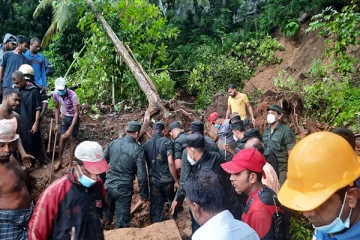 மண்சரிவினால் பாதிக்கப்பட்ட பிரதேசங்களில் இராணுவத்தின் மீட்புப்பணி
