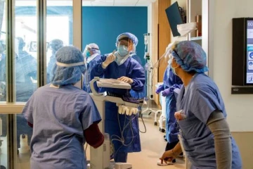 கனடாவில் ஒரே நாளில் 3,158 பேருக்கு கொரோனா தொற்று உறுதி!