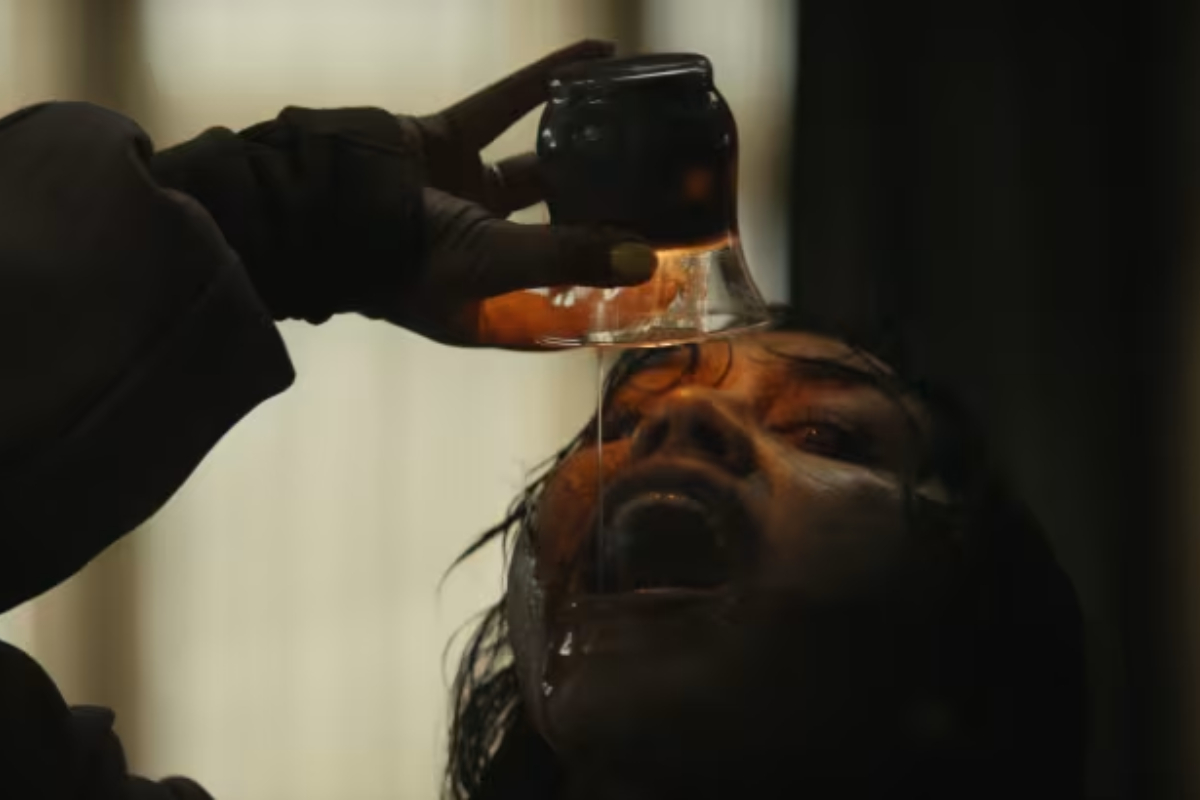 Evil Dead Burn: திரை விமர்சனம் | Evil Dead Burn Movie Review Evil Dead Burn: திரை விமர்சனம் | Evil Dead Burn Movie Review