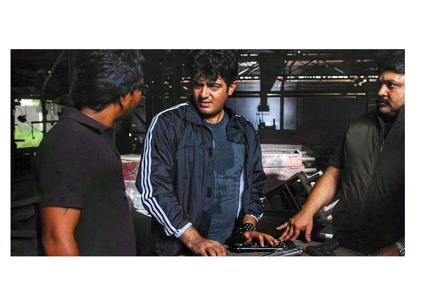 பில்லா திரைப்படத்தின் அன்ஸீன் புகைப்படம், தல அஜித்துடன் யாரெல்லாம் உள்ளனர் என பாருங்கள்.. | Bil Thiu Sho