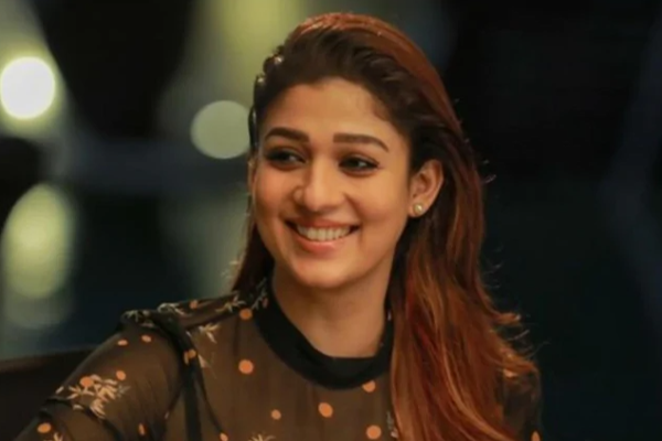 நடிகை நயன்தாரா படித்த பள்ளி இதுதான்.. முக்கிய நபருடன் அவர் எடுத்துக்கொண்ட புகைப்படம்