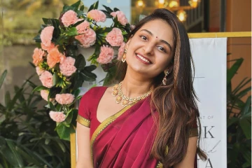 நடிகை எஸ்தர் அணிலா இப்படி.. நீச்சல் உடையில் வெளியிட்ட போட்டோ வைரல்