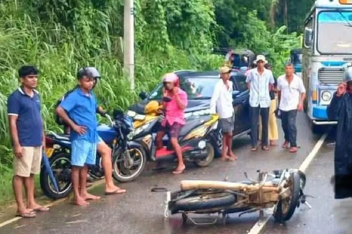 பேருந்துடன் மோதிய மோட்டார் சைக்கிள்! இளைஞர் பரிதாப மரணம் | Man Tragically Died Motorcycle Collided Bus