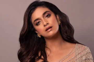 நம்ம கீர்த்தியா இது..! ட்ரான்ஸ்பரண்ட் புடவையில் எப்படி இருக்கிறார் பாருங்க