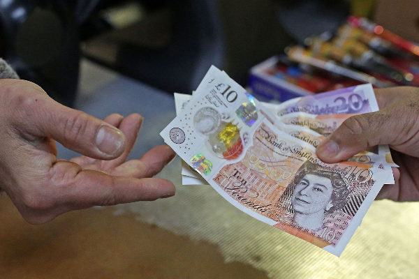 இங்கிலாந்தில் எகிறும் வாடகை உயர்வால் தவிக்கும் மக்கள்! | People Suffering From Rising Rents In England
