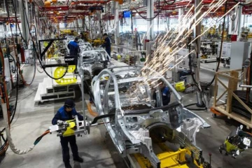 200 பேரை திடீரென பணி நீக்கம் செய்த உலகின் பிரபல நிறுவனம்!