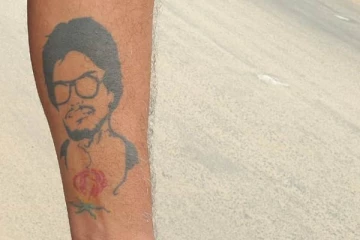 தியாக தீபம் திலீபனின் உருவ படத்தை பச்சை குத்திய இளைஞன் (படங்கள்)