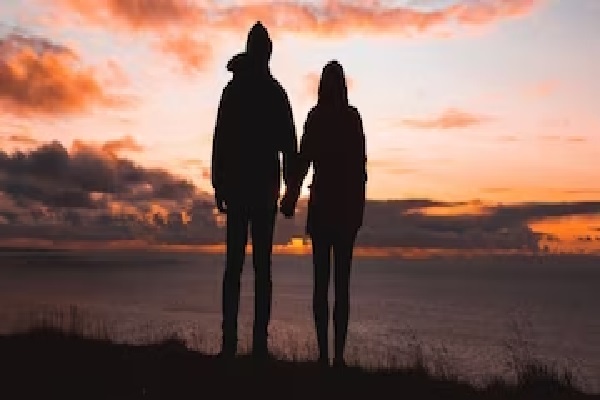 காதலுக்கு தாய் எதிர்ப்பு - உயர்தர மாணவியின் விபரீத முடிவு | Student Hangs Death Her Mother Opposes Love