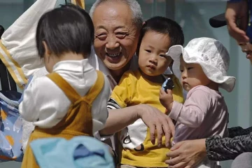 3 குழந்தைகள் அவசியம் - கட்டாயப்படுத்தும் அரசு!