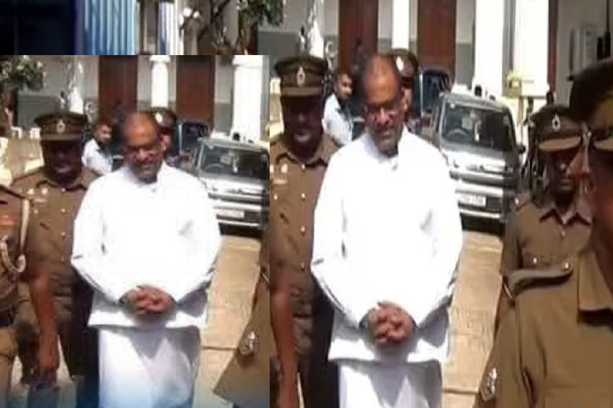 கைதி உடையில் நீதிமன்றத்திற்கு அழைத்து வரப்பட்ட ஞானசார தேரர் | Gnanasara Thero Brought To Court In Prison Attire கைதி உடையில் நீதிமன்றத்திற்கு அழைத்து வரப்பட்ட ஞானசார தேரர் | Gnanasara Thero Brought To Court In Prison Attire