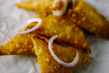 இந்த இடத்தில் மட்டும் சமோசா சாப்பிட தடை...இது தமிழர்களின் உணவு இல்லையா?