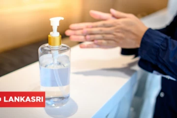 சாப்பிடுவதற்கு முன்பு சானிடைசர் பயன்படுத்தினால் ஏற்படும் ஆபத்துக்கள் என்ன தெரியுமா?
