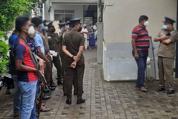யாழில் தனது கை துப்பாக்கியால் தன்னை தானே சுட்டு உயிரிழந்த கடற்படை சிப்பாய் | Navy Soldier Who Shot Himself Dead In Jaffna