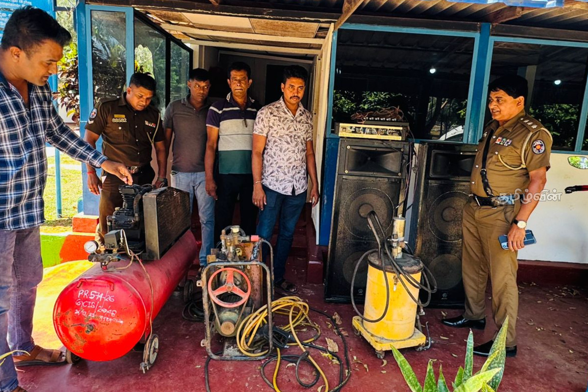 முல்லைத்தீவில் 56 இலட்சம் மதிப்பிலான பொருட்கள் திருட்டு: 5 பேர் கைது | Jewelry And Cash Stolen Manduvil 5 Arrested