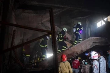 வீடொன்றில் ஏற்பட்ட பயங்கர சம்பவம்: ஒரே குடும்பத்தை சேர்ந்த 10 பேர் உயிரிழப்பு!