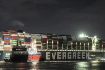 சரியான திசைக்கு திருப்பப்பட்டது சுயஸ் கால்வாயில் சிக்கிய எவர் கிவன் கப்பல்