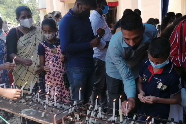 ஈஸ்டர் தாக்குதல் தொடர்பில் நீதியான விசாரணை வேண்டும்! விசேட வழிபாட்டில் ஈடுபட்ட ஹட்டன் மக்கள் | Srilanka Bomb Blast