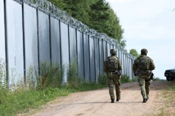 ரஷ்யாவுக்கு பயந்து ரூ 21,000 கோடியில் பாதுகாப்பு அரண் அமைக்கும் ஐரோப்பிய நாடு