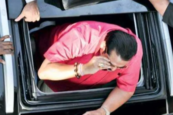 மகிந்தவின் குண்டு துளைக்காத கார் மீள கையளிப்பு | Mahinda S Bulletproof Car Handed Over Again