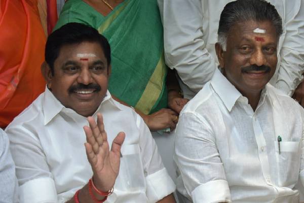 ஓ.பன்னீர்செல்வம், வைத்திலிங்கம் மீது 7 பிரிவுகளில் வழக்குப்பதிவு | Ops Vaithilingam Rayapetta Police Station ஓ.பன்னீர்செல்வம், வைத்திலிங்கம் மீது 7 பிரிவுகளில் வழக்குப்பதிவு | Ops Vaithilingam Rayapetta Police Station