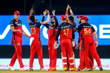 மீண்டும் கடைசி கட்டத்தில் மாறிய ஆட்டம்: ஐதராபாத்தை வீழ்த்திய கோஹ்லி படை