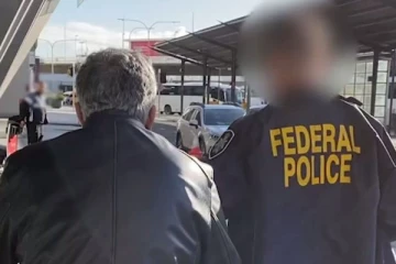 இலங்கை அதிகாரிகளுக்கு இலஞ்சம் வழங்கிய இருவர் அதிரடியாக கைது!