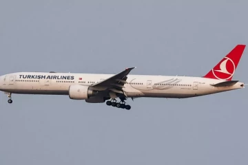 நடுவானில் உயிரிழந்த விமானி... அவசரமாக தரையிறக்கப்பட்ட விமானம்