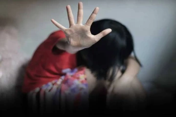 12 வயது சிறுமியிடம் கொடூரமாக நடந்துகொண்ட இளைஞன்! மூவர் அதிரடி கைது