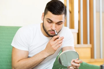 නාසයේ රෝම ඉවත් කිරීම අනතුරුදායකද?