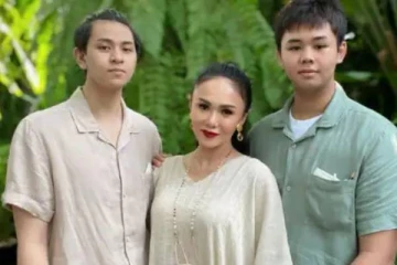 மகன்களுடன் சேர்ந்து ஆபாச படங்கள் பார்ப்பேன்! சர்ச்சைக்குரிய பேட்டியால் உலகளவில் வைரலான பெண்