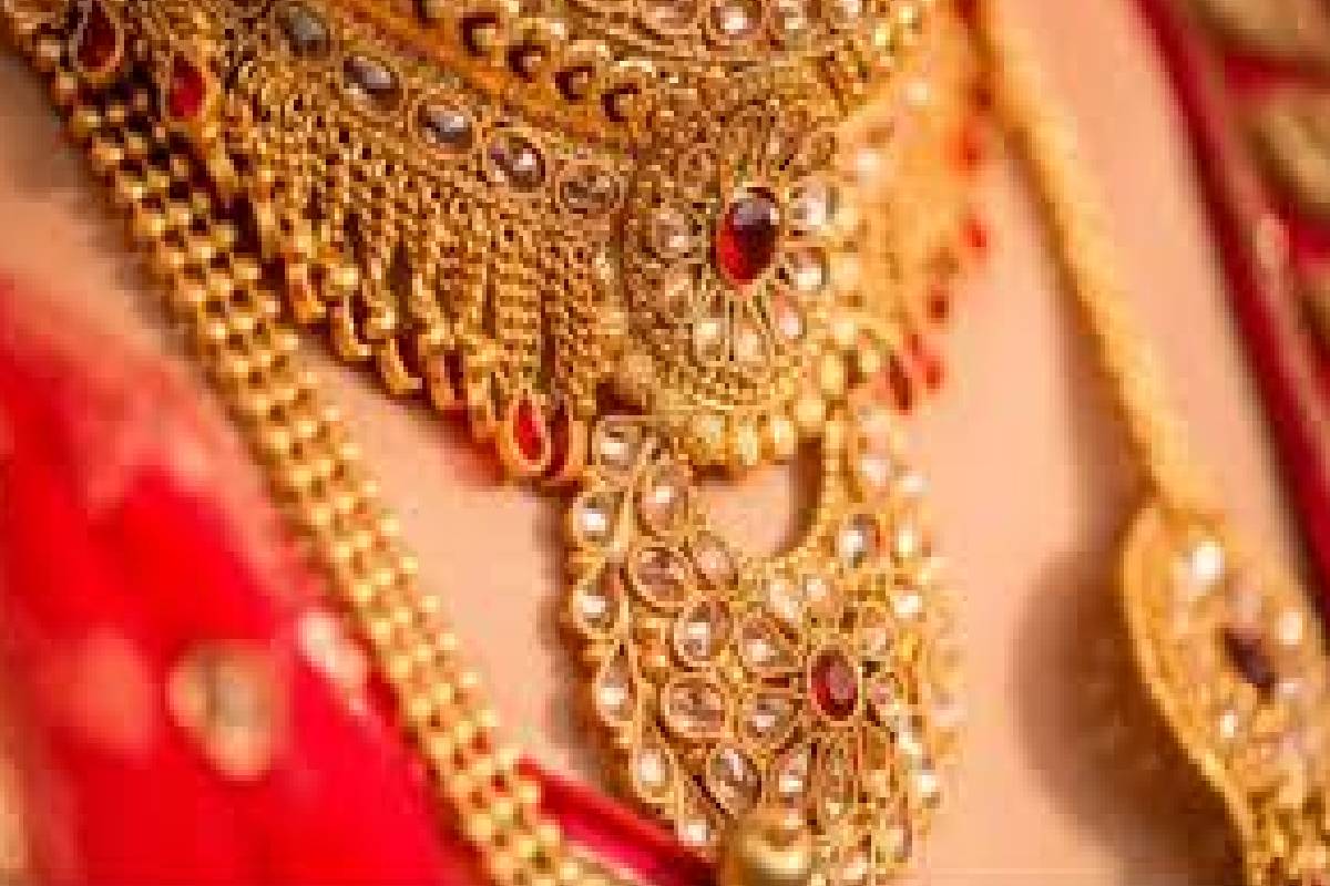 நகை வாங்க இருப்பவர்களுக்கு வெளியான ஷாக் தகவல் ; மீண்டும் அதிகரித்த தங்க விலை | Shocking News Jewelry Gold Prices Increase Again நகை வாங்க இருப்பவர்களுக்கு வெளியான ஷாக் தகவல் ; மீண்டும் அதிகரித்த தங்க விலை | Shocking News Jewelry Gold Prices Increase Again