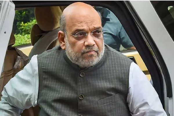 காஷ்மீரில் அரங்கேறிவரும் தொடர் தாக்குதல் - பாதுகாப்பு குறித்து உள்துறை அமைச்சர் அமித்ஷா ஆலோசனை! | Amit Shah Holds Meeting Amid Kashmir Killings