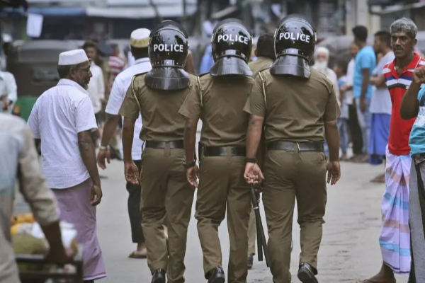 அருட்தந்தை மீது தாக்குதல் ; பொலிஸ் அதிகாரிகளுக்கு நீதிமன்றம் பிறப்பித்த உத்தரவு | Attack On Priest Police Caught In Clash அருட்தந்தை மீது தாக்குதல் ; பொலிஸ் அதிகாரிகளுக்கு நீதிமன்றம் பிறப்பித்த உத்தரவு | Attack On Priest Police Caught In Clash