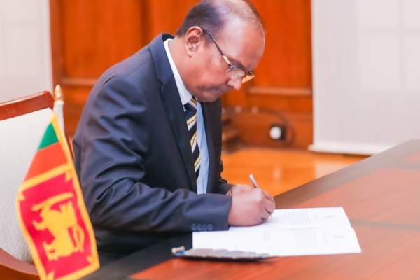 ஜனாதிபதி முன்னிலையில் பதவியேற்ற பதில் பிரதம நீதியரசர் | Deputy Chief Justice Sworn In Before President ஜனாதிபதி முன்னிலையில் பதவியேற்ற பதில் பிரதம நீதியரசர் | Deputy Chief Justice Sworn In Before President