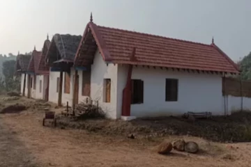 மின்சாரம், செல்போன் என எதுவும் பயன்படுத்தாமல் வாழும் கிராம மக்கள்: எங்கு உள்ளனர் தெரியுமா?