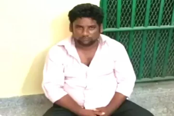 பள்ளி மாணவர்களுக்கு தொல்லை கொடுத்த விடுதி காப்பாளர் கைது