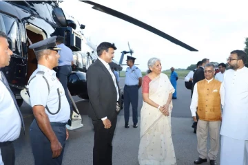 திருகோணமலை விமான தளத்தில் தரை இறங்கிய இந்திய நிதியமைச்சர் நிர்மலா சீதாராமன்